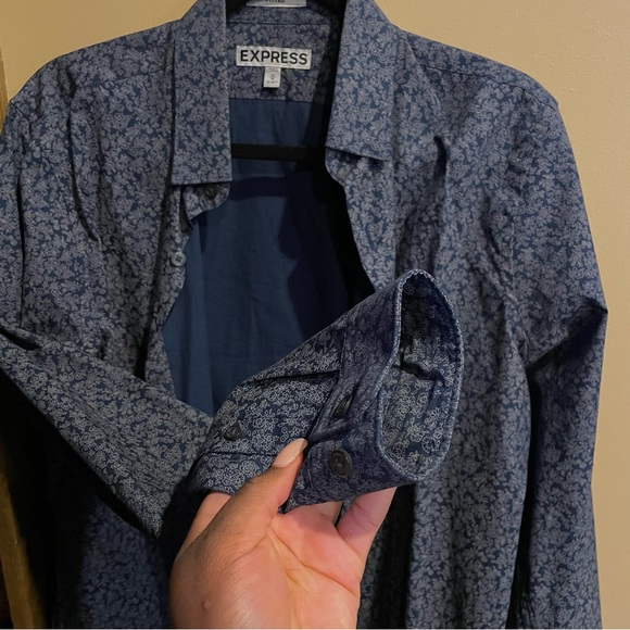 Men’s Express Floral Button Down - M - Picture 4 of 4
